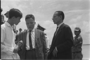 Phan guan Dan with voters; Phong Dinh.