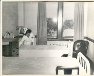 Making beds in the US Naval special hospital at Springfield College