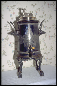 Coffee urn