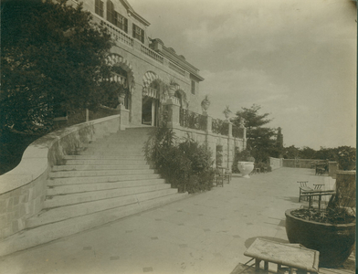Exterior view of Sunset Rock, the Spaulding brothers estate, Prides Crossing, Beverly, Mass., undated