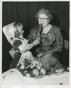 Joanna Olchewsky and Susie Renken eating turkey