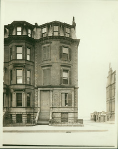 Exterior view of the Mrs. James Roosevelt House, 282 Beacon St. at corner of Exeter, Boston, Mass., undated