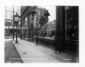 Sidewalk north side of Boylston Building, Washington St., west side (645-657), Boston, Mass., November 6, 1904