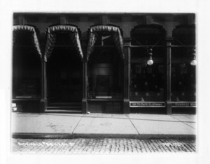 Sidewalk #88 Washington St., Boston, Mass., November 12, 1905