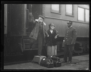 Mellie and Gram Dunham disembarking from a train