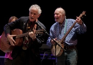 Pete Seeger performing on stage with Tom Paxton, Peter Yarow, Joh White, Jr., and John Sebastian (from right) at the Power of Song Award concert, Symphony Space, New York City