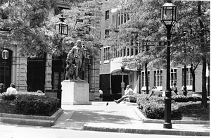 Robert Burns statue in Winthrop Square