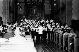 Caravan Choir Performs.