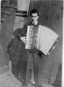 Domenico Memmo with accordian