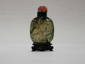 Moss agate snuff bottle, 18th century