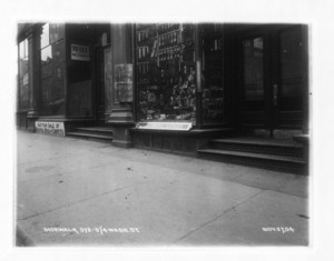 Sidewalk 372-374 Washington Street, east side, Boston, Mass., November 27, 1904