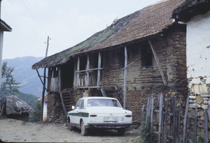 A car parks in Volce