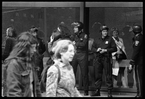 Antiwar protesters picketing the entrance to the John F. Kennedy Federal Building as police stand by