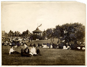 Spectators at a band concert at Ocean Park, Oaks Bluff, Mass., 1904-1914
