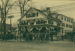 Exterior view of the Revere Tavern, Lexington, Mass., undated