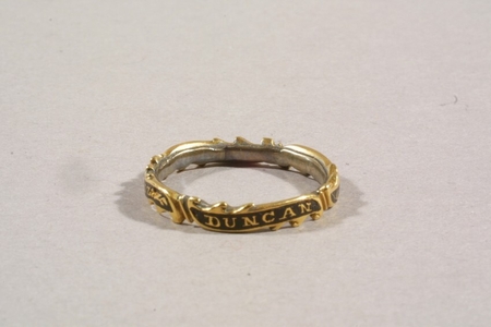 Mourning ring