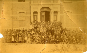 Fisk University faculty and students in front of Jubilee Hall