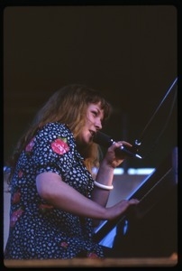 Sandy Denny performing on piano at the Lincoln Folk Festival