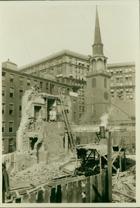View of the remains of the Province House, Washington Street, Boston, Mass., 1922