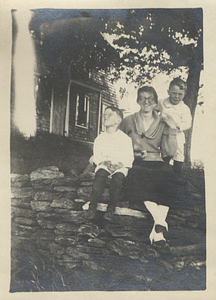 Art G. Rosenburg and Robert Rosenburg with unknown in front of Chamberlain house