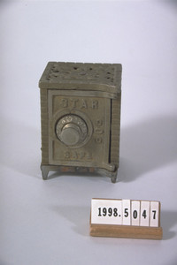 Miniature safe
