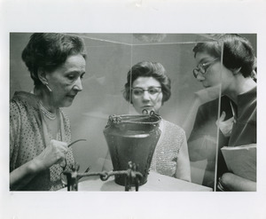 Women examining vase at Fogg Art Museum
