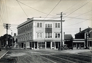Glenmere Square, Maple and Chestnut Streets, northeast corner