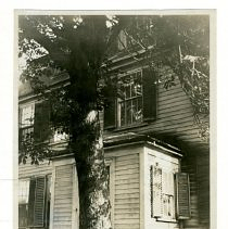 Amos Whittemore house front entry