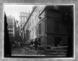 Underpinning Old State House south side, Boston, Mass., February 3, 1903
