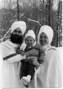 Gurushabd Singh, Gurushabd Kaur, with Sat Narayan Singh in the middle