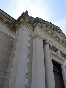 Griswold Memorial Library: front entrance