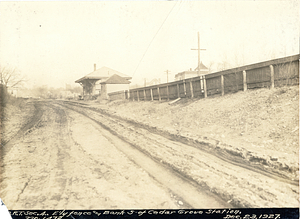 Easterly fence and bank south of Cedar Grove Station