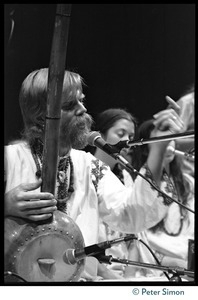 Bhagavan Das on stage with dotara, singing with Amazing Grace, at Zellerbach Hall, U.C. Berkeley