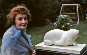 Grete Schuller with her sculpture of a seal