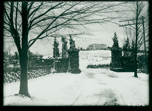 Entrance to the grounds of the G. C. Whittall House in winter, Shrewsbury, Mass., January 1915