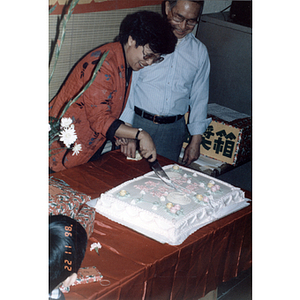 Cake-cutting at a Chinese Progressive Association anniversary event