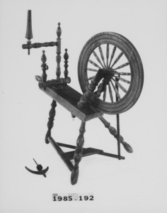 Flax spinning wheel