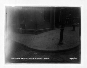 Sidewalk Washington St. side of Old State House, Boston, Mass., March 10, 1907