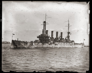 Woodrow Wilson's return from the Paris Peace Conference: unidentified cruiser in Boston Harbor upon Wilson's arrival