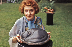 Grete Schuller with her sculpture of a cat