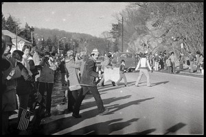 Crowd crossing the street as Iran hostages arrive in Highland Falls, N.Y.