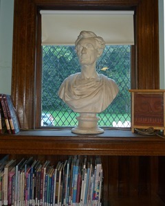 Griswold Memorial Library: bust of Abraham Lincoln