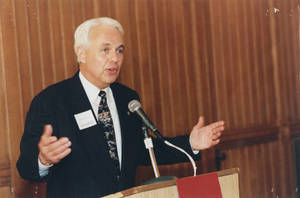 Bob Hoffman Speaking at 1998 Tarbell Award Dinner