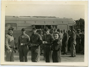 Army Air Force members in front of an American Red Cross Clubmobile