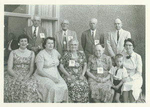 Members of the class of 1901 with others at their 60th reunion