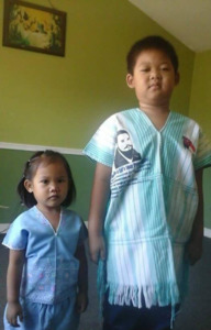 A photograph of Thn Thin Khine's children in Karen clothing in Lowell, Massachusetts, 2016