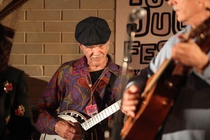 Jim Kweskin Jug Band performing in Japan: Bill Keith playing banjo