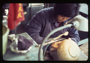 Carving a jade bowl (jade from Hunan Province)