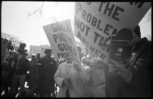 Counter-protesters opposing the antiwar march, carrying signs reading 'Guinea pigs for Guinea professors': news media looking on: Washington Vietnam March for Peace
