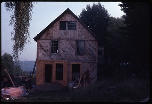 House under construction at Wendell Farm Commune